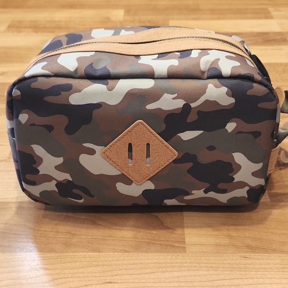 Toiletry Case - Picture 5 of 9